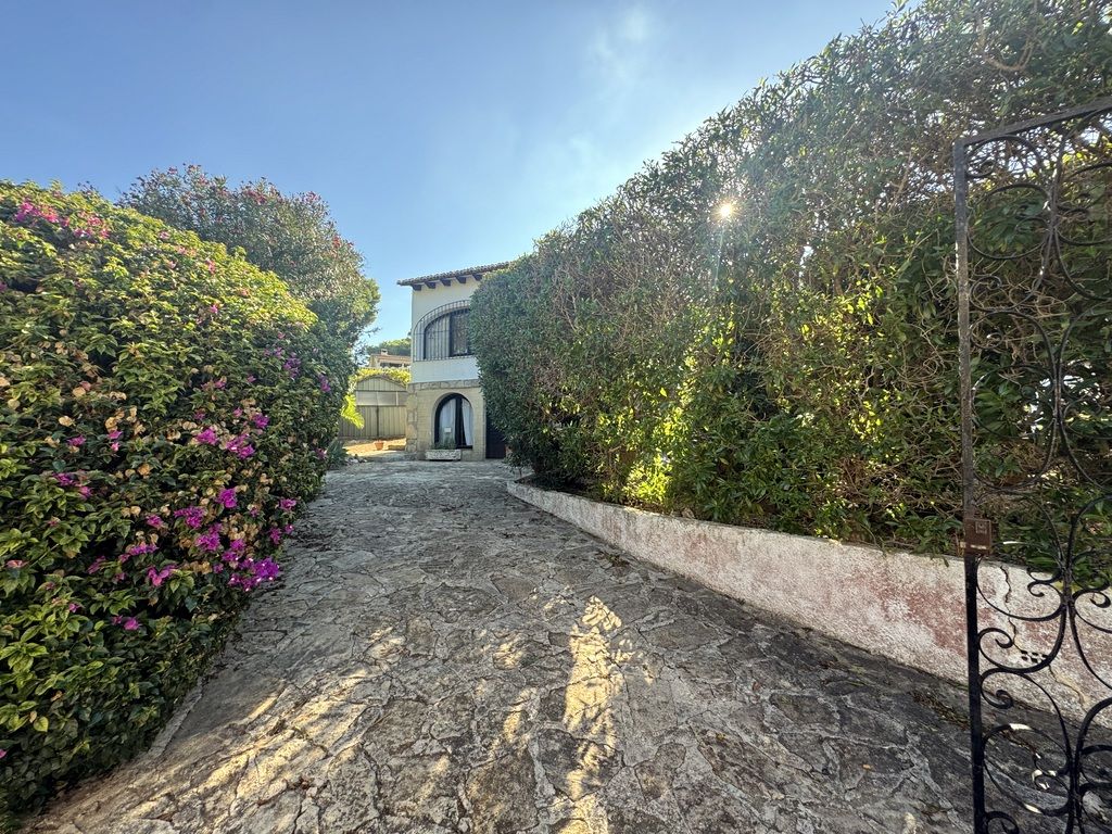 2601APBM - Chalet à vendre à Jávea, Balcón al Mar, avec piscine et jardin.