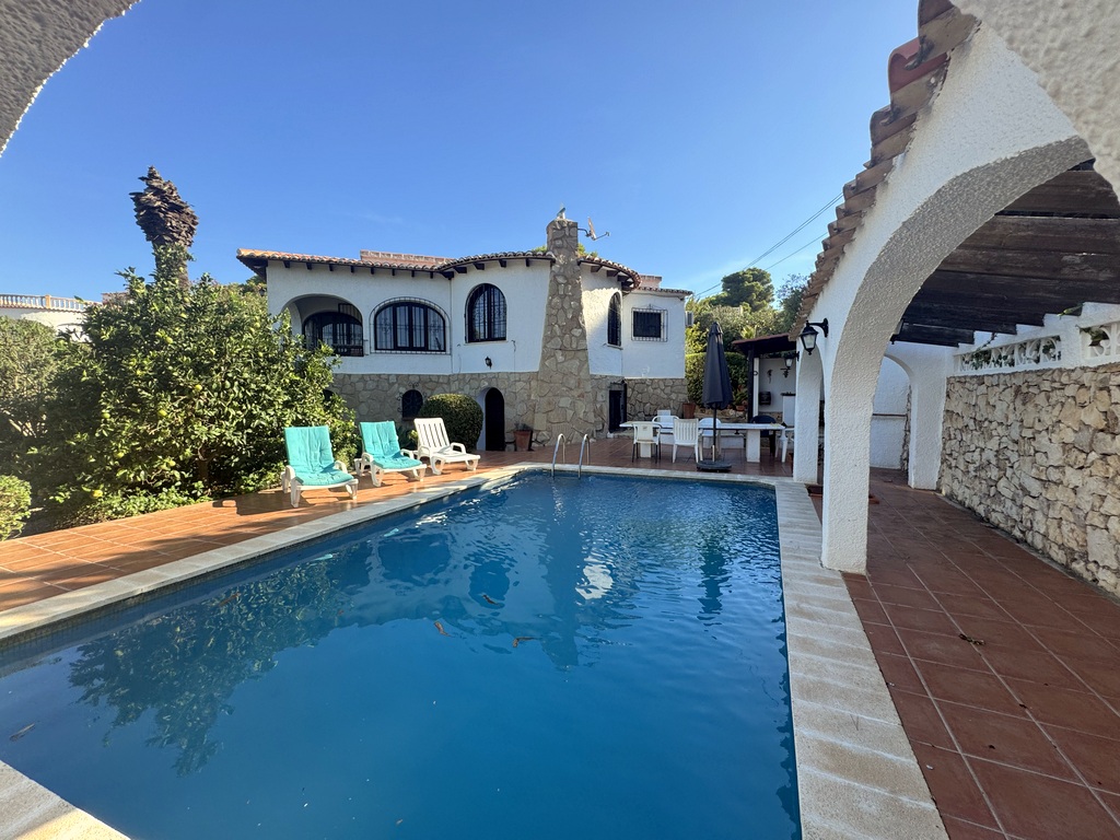2601APBM - Chalet à vendre à Jávea, Balcón al Mar, avec piscine et jardin.