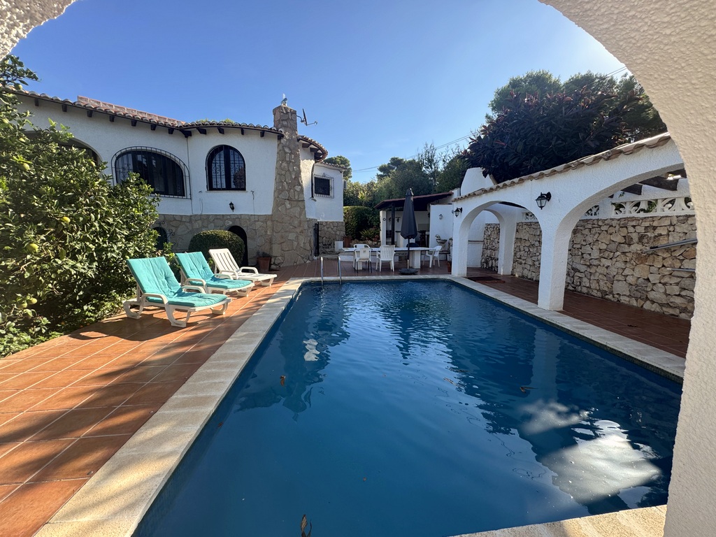 2601APBM - Chalet à vendre à Jávea, Balcón al Mar, avec piscine et jardin.