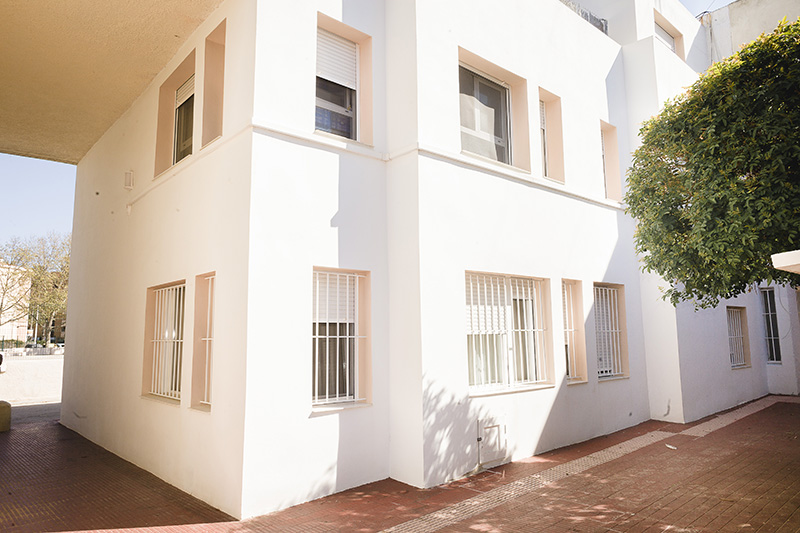 Sale building in sandy Javea with apartments. For investors
